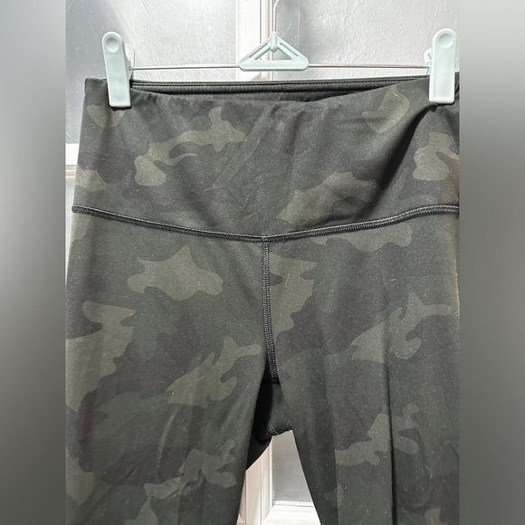 ⭐️SOLD⭐️ YOGALICIOUS Lux Supportive Waistband Ankle Leggings - Picture 7 of 7